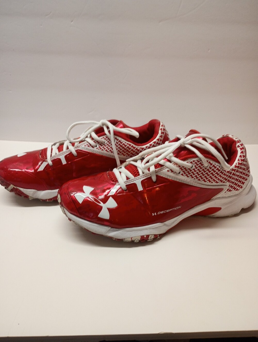 Under Armour Men's Deception Trainer Baseball Shoes Size 10.5 Red & white